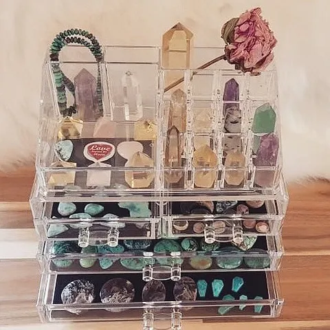 Here is another storage solution for your gemstones and findings 😍 from @love_beyond_the_moon -“I love these acrylic...