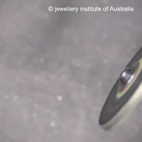 Here is an awesome technique for sharpening your gravers from @jewelleryinstitute - “To polish this square graver on the...