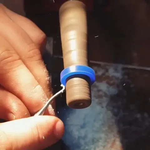 Here is a fun #diy lathe tip from @maloupaul_jewellery - “I don't have a lathe, but would love to have one. So instead, we...