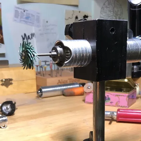 For this week’s #tooltalktuesday I wanted to show off my Foredom Flex Shaft Handpiece Holder 🔥 This is a tool that I’ve...