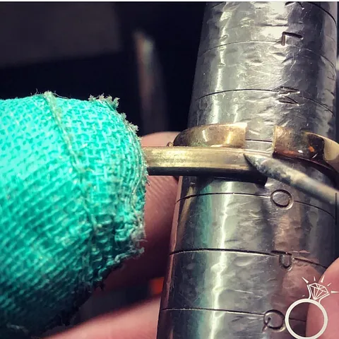 Love this tip for resizing from @andrewberryuk - “Want to work out what size piece to add to a ring when you need to...