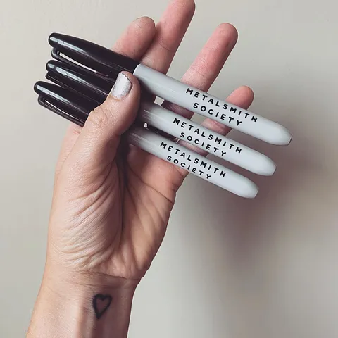 🚨Instagram Tip: Apparently you can now tag people and products in the same post! You used to have to choose between the...