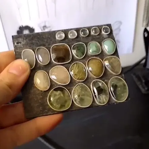 Here is a tip to keep your bezel settings and stones organized from @indigenousjewels - “This week I made a bunch of...