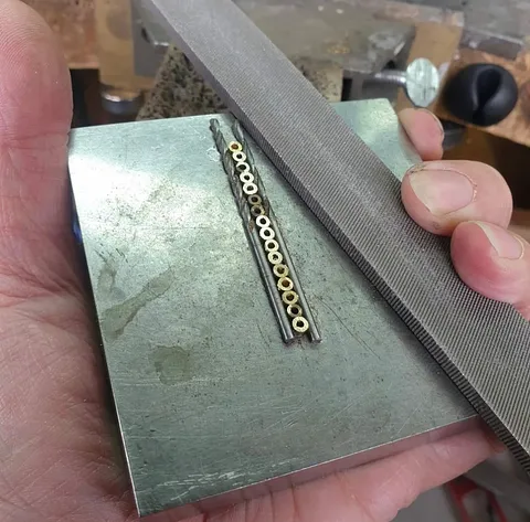 Resharing this filing tip from @millathegoldsmith - “I like this method when several pieces need to be the same height....