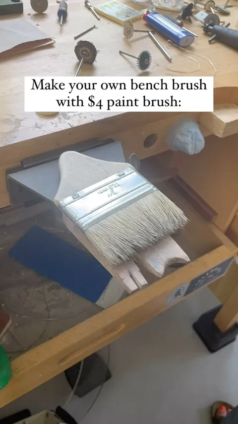 My engraving teacher @todddanielsdesigns showed me his bench brush and encouraged me to share it with all of you! Simply...