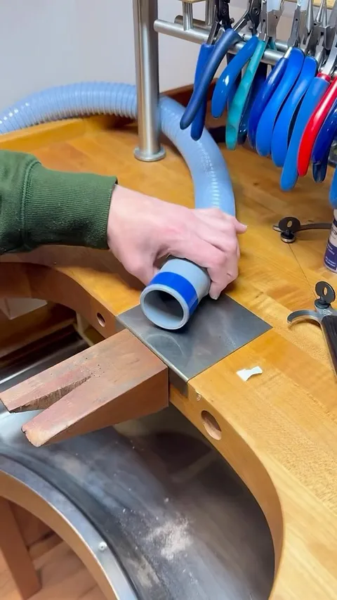 This dust collector moves around your studio @lindsayminihan - “A couple ideas for using one machine in two spots around...