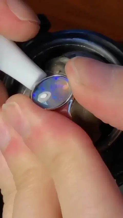 🪥 A toothbrush ... a #diy setting tool... from @curtisrjewellery - “Tip for setting soft gemstones like opal and...