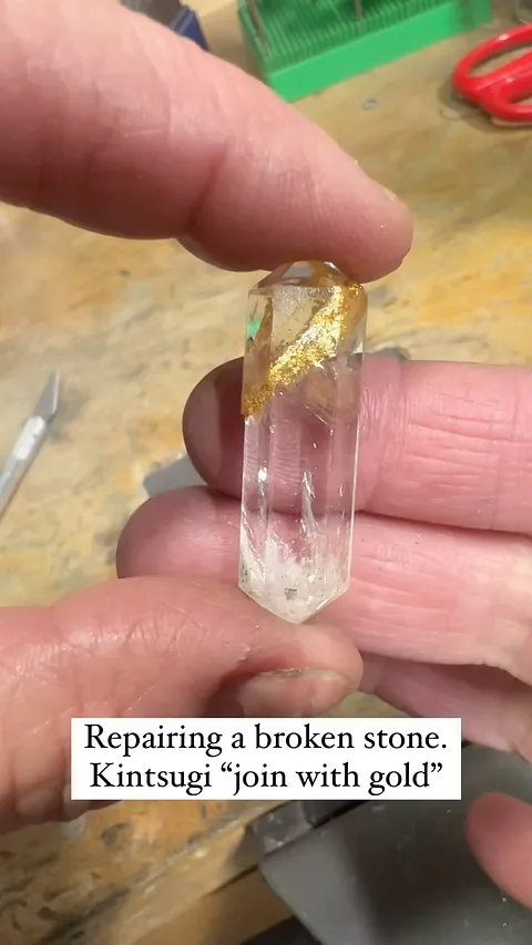 Huge thank you to @hebel.design . who made this video for us to show her Kintsugi tip for when she has a broken...
