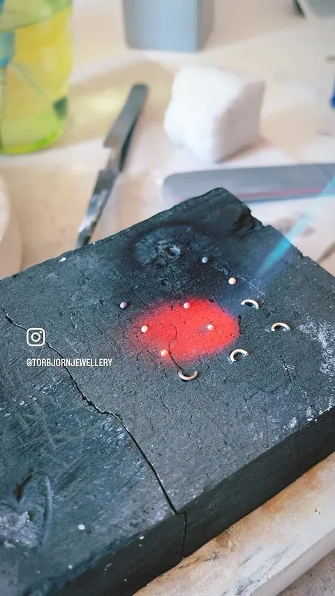 Great video from @torbjornjewellery - “If you’re wanting to include granulation in your designs in silver or gold, I’ve...