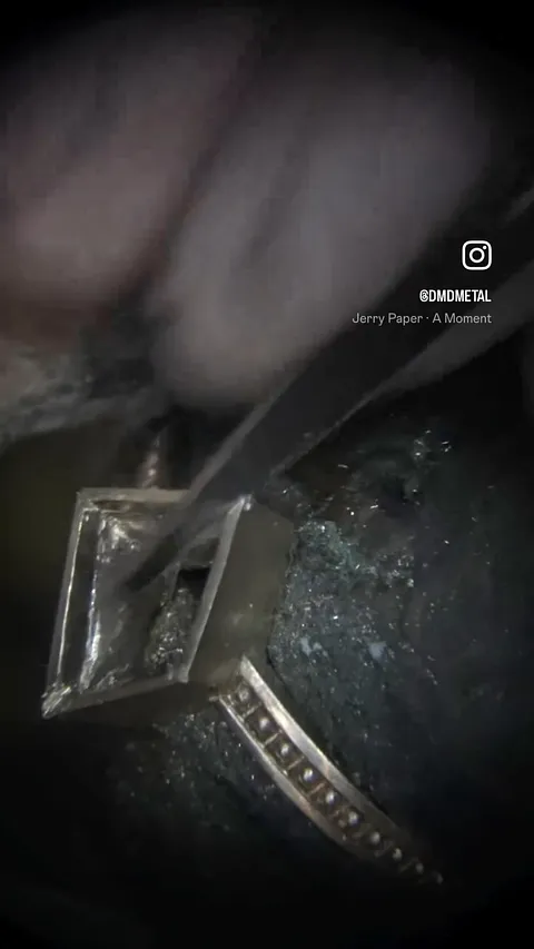 Here is a #diyjewelrytool and tip on setting corners from @dmdmetal - “What to do with leftover blades after cutting a...