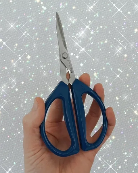 What is your favorite tip for bezels? Can you tell me about it in the comments??⁣
⁣
In the first video I use Joyce Chen...