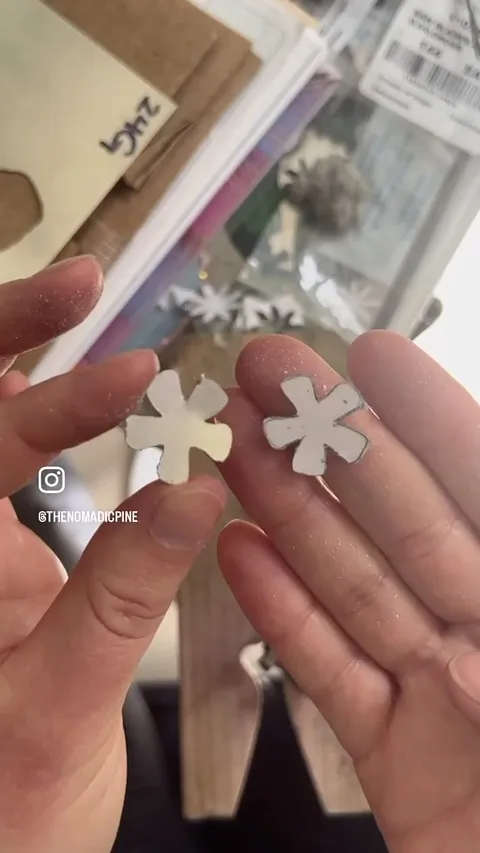 Tip for sawing out multiples from @thenomadicpine - “Here’s how I create these floral accents &amp; templates ⬇️

✏️ First...