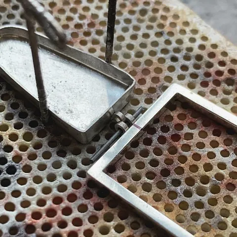 Here is a hinge tip from @meritmade - “How I create a tiny hinge!! I used a piece of pencil lead to stabilize the offset...