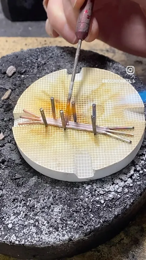 Here is a tip for creating a splitshank ring from @mossrockmetals - “There are so many ways to make a triple split shank...