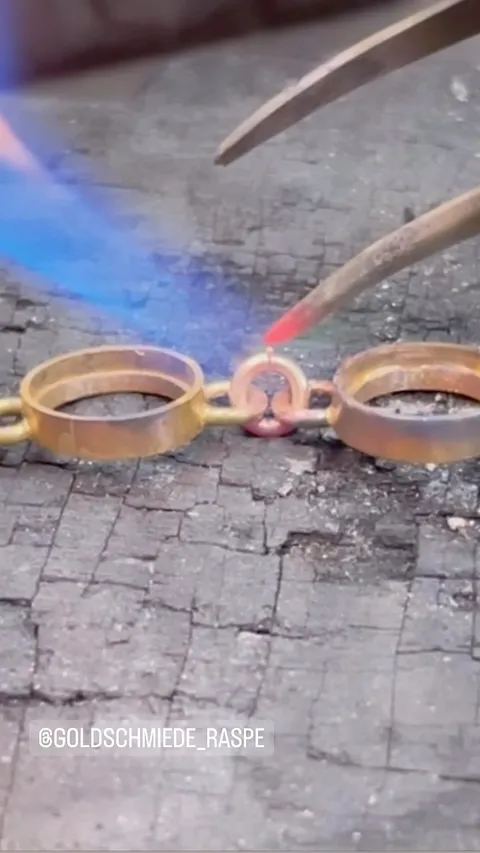 Tip for soldering eyelets from @goldschmiede_raspe

“For a nice and clean soldering, ensure that the eyelets are well...