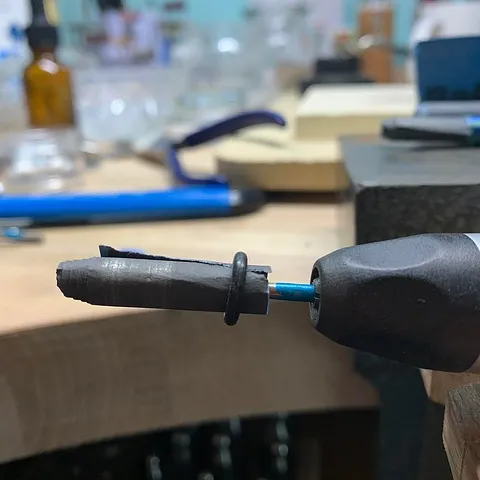 Here is a tip for your sandpaper mandrel from @tennessee_rose_jewelry -“Like many silversmiths, I have used the trick of...