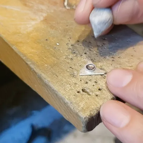 Here is a tip for when you are checking a stone in its bezel from @stonefruitsilver - “I love using this UHU tac for...
