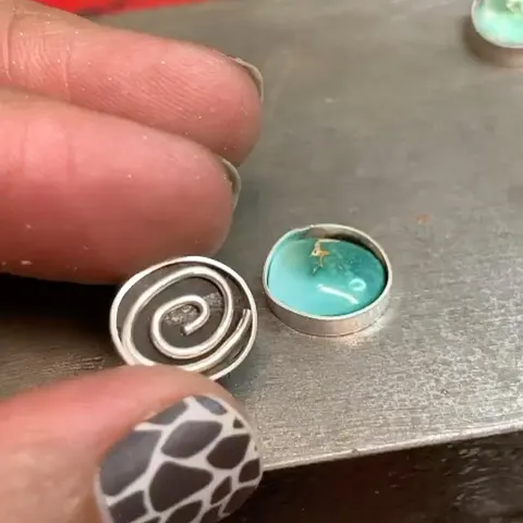 Here are several bezel tips from @taylorsaleem - “Bezel Hacks!
1. Stone too short? Bezel too y’all? Coil a bit of wire and...