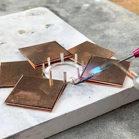 Here is a soldering tip from @lucywalkerjewellery - She takes 20 gauge copper squares uses them as soldering props! In one...