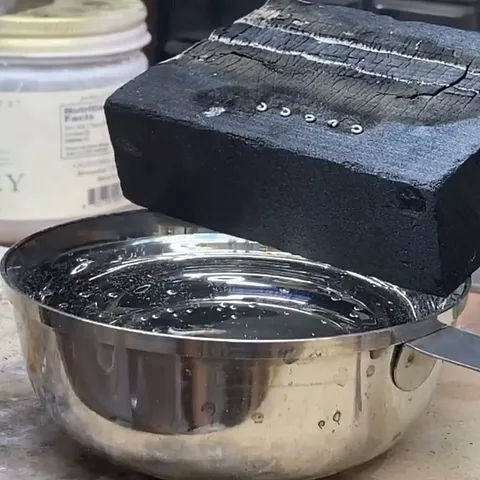 Here is a great ball making technique from @allieperrydesigns - “When I need multiple balls that are all the same size,...