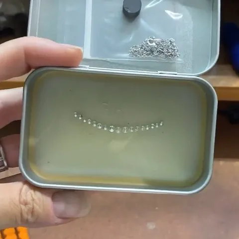 Here is a clever technique to keep all the parts of a project organized from @allieperrydesigns - “This is a very handy...