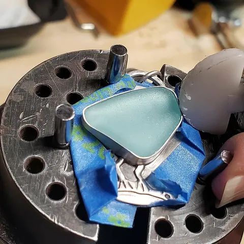 Here is a bezel rocker modification from @redappleroadjewelry - “I use a plastic bezel pusher to set beach glass and soft...