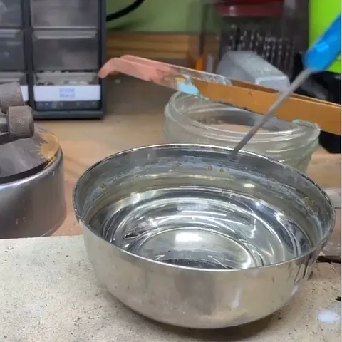 Here is a tip for your soldering area from @allieperrydesigns - “Sound on for this one. 👂 Here’s a handy habit to prevent...