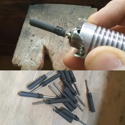 Here is a #diy sandpaper roll mandrel tutorial from @meda.orfebre - “You start with steel nails that are the same diameter...