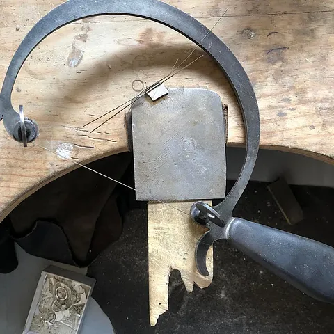 Here is a bench tip for when you break a sawblade from @corina_lunita - “Broken saw blades are such a common thing for us...