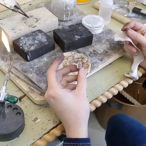 Here is a tip for sizing a ring with a stone set in it from @marquisjewelryacademy - "If I need to size a ring after I've...