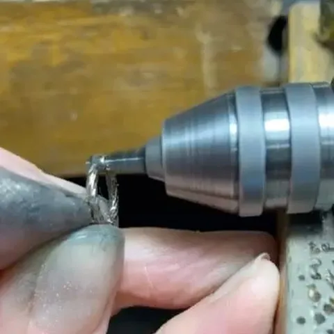 Here is a tip for polishing tiny bezels from @isabelasopkova - “I would like to share my tip for cleaning small bezels...