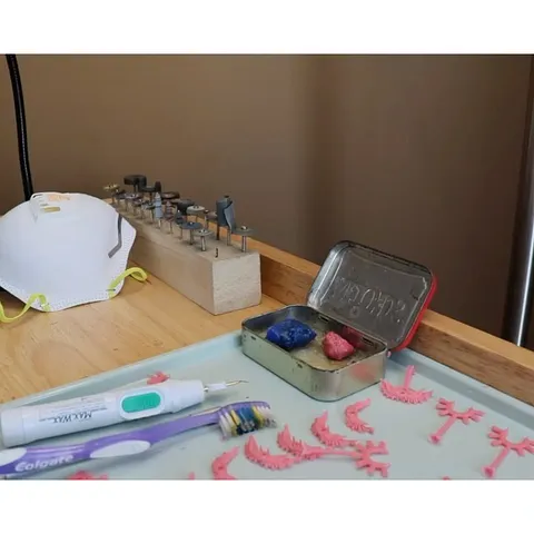 Here is a wax working tip from @littleoscilla - “✿ How I finish my waxes for casting ✿
After you remove your build-lines...