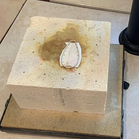 Here is a soldering tip from @serendipiastudio - “As a soldering surface, I use kiln brick (also known as fire brick). It...