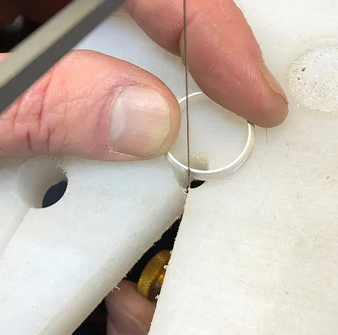 Here is a tip for getting a great solder seam on a ring shank from @flowstudiosupply&nbsp;- “Line up the ends of your ring...