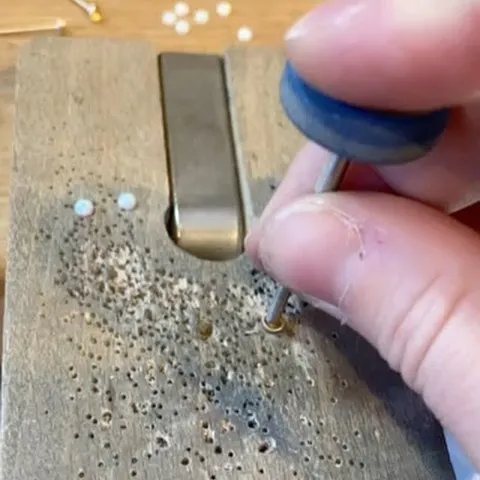 Here is a tip for fixing a misshaped round bezel from @mineralandmine - “When working with tiny bezels, I use one of my...
