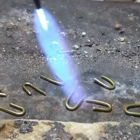 Here is a technique to create smooth silver balls from @limbagal - “No one likes wrinkly silver balls!!!

How to melt wire...