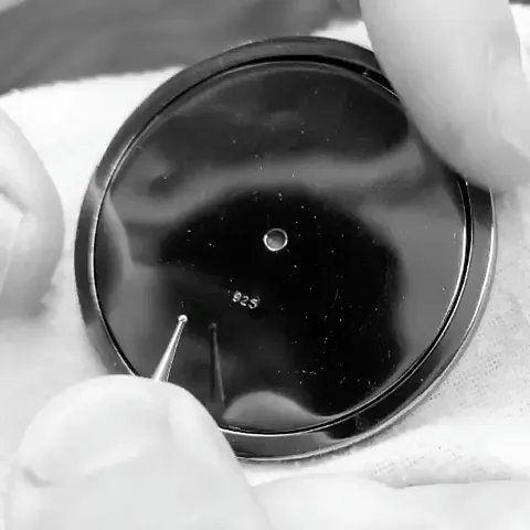 Here is a tip for signing your work from @danacfear - “When you piece already looks machined, hand signing is a nice...