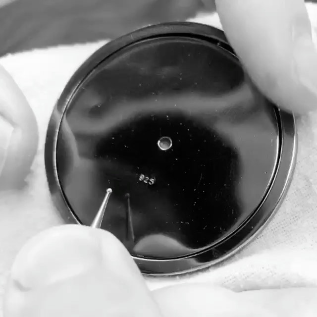 Here is a tip for signing your work from @danacfear - “When you piece already looks machined, hand signing is a nice...
