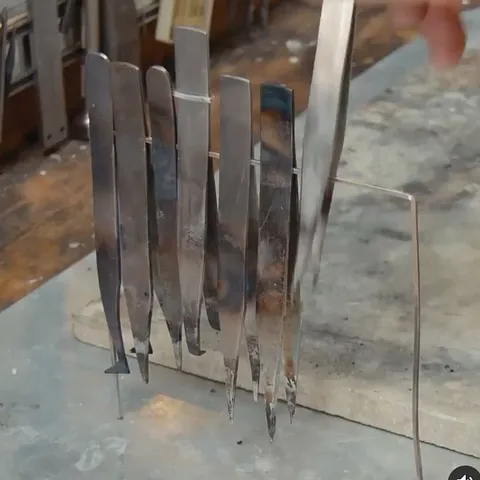 Here is a tweezer storage tip from @thejewellershub - “This tweezer stand right here is one of the handiest (and simplest)...