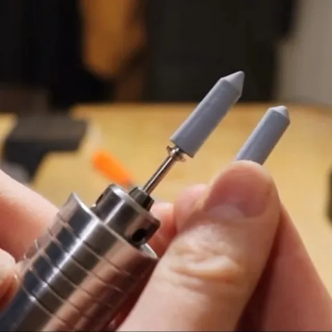 Here is a polishing tip from @littleoscilla - “If I need to get into hard to reach places but I don't have a fine-pointed...