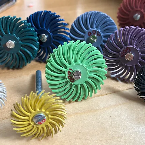 Here is a tip to remember the grit of your radial discs from @brandys_crowtotem - “I use small radial disks, but I have...