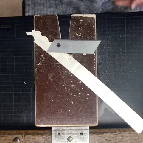Here is a super cool #DIY finger brush to use while sawing from @alisetalberga -“Just take a small brush and remove it...