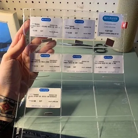 Here is a tip for keeping track of parts for your pieces from @velasco.raptor - “I get flustered trying to remember which...