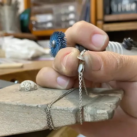 Here is a bench modification AND polishing tip from @lierreworks - “I like to add a satin texture to my clasps and tags on...