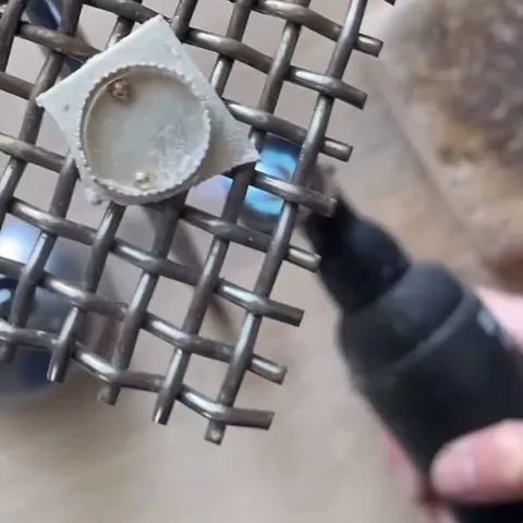 Here is a soldering tip from @rootsmetals (be sure to check out her episode of SOCIETY CHAT today 😄) - “This soldering...