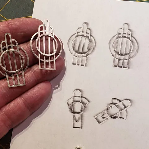 Here is a tip for keeping track of your designs from @dirtynailsdesigns - “When I have worked and fiddled, and fiddled and...