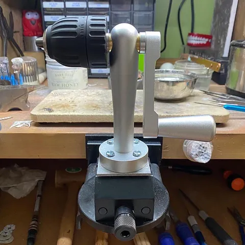 Here is a tip for securing the @pepetools_usa Jump Ring Maker from @allieperrydesigns - “My favorite new tool...
