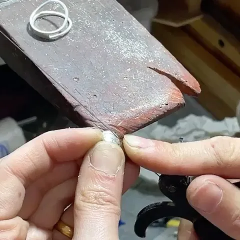 Here is a technique for sawing tubes/bezels from @marquisjewelryacademy - “When I need to cut down the height of a bezel...