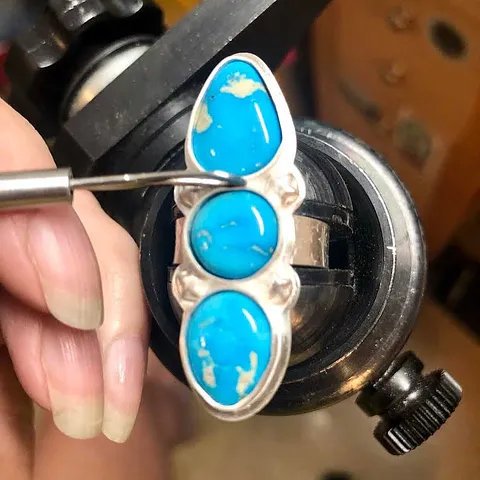 Here are two bezel setting tips from @shinyobjectsmichele “I use a couple repurposed tools that are essential to me. One...