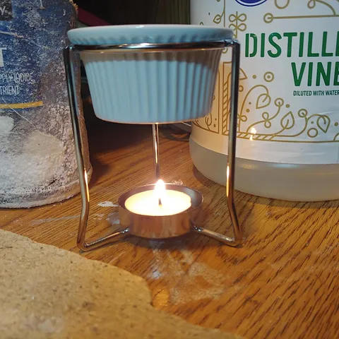 Here is a pickle tip from @gaeavibes - “I bought a little fondue warmer (candle lit), mixed vinegar &amp; salt in it. I...